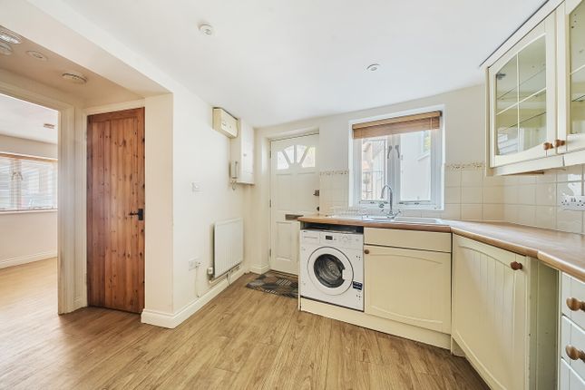 7, Mint Street, Surrey photo 2
