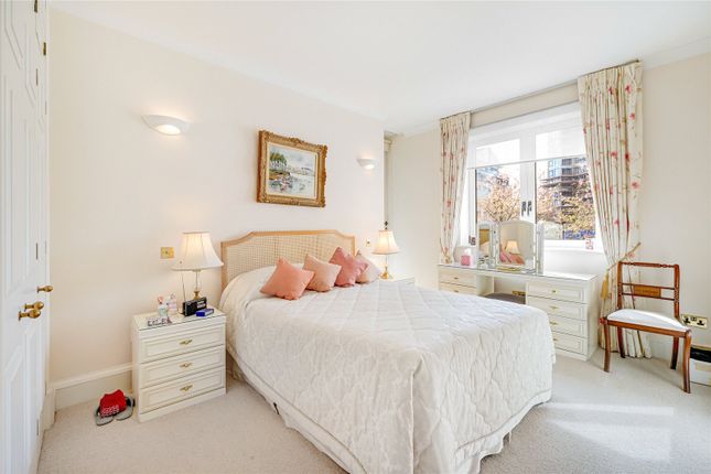 Flat for sale in Kings Quay, Chelsea Harbour, London