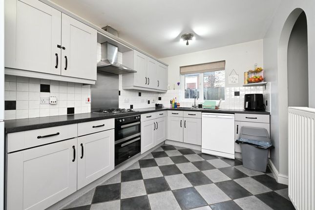 10, Ambleside Way, Telford photo 4