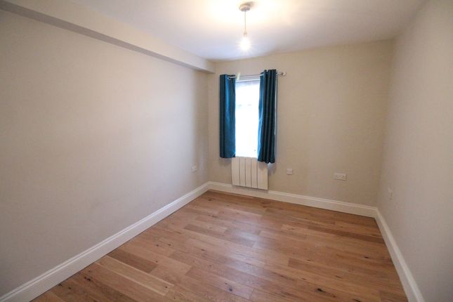 15 Thorpe Road, London photo 5