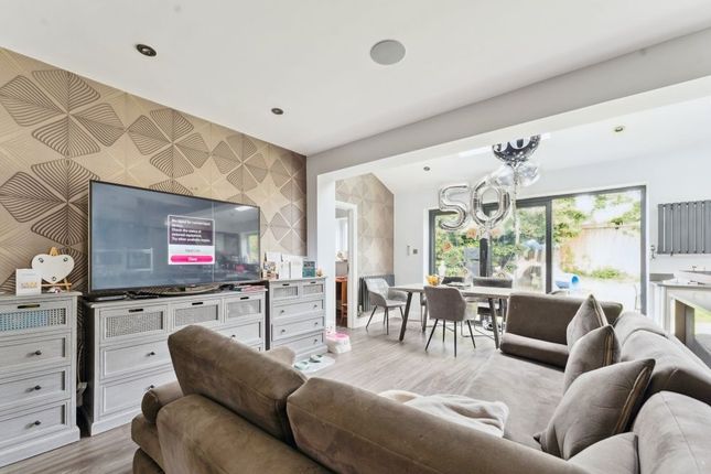 36, Moss Close, Pinner Village photo 2