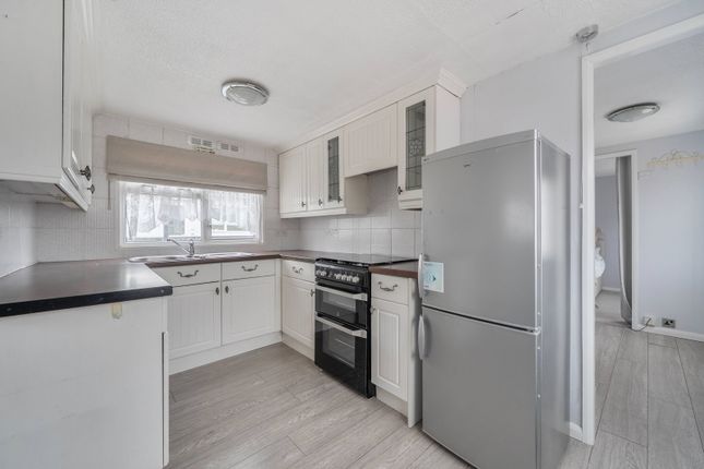 17 Orchard Way, Orchards Residential Park, Slough photo 4