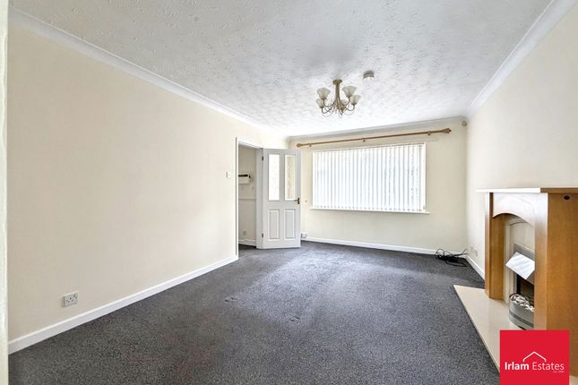 8 Old River Close, Manchester photo 3