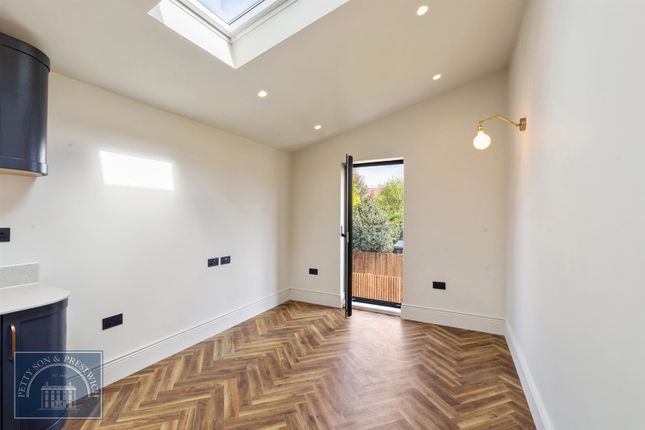 Flat to rent in Lonsdale Road, London