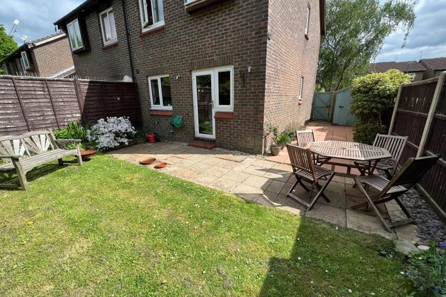 Flat to rent in Willowmead Close, Horsell, Woking