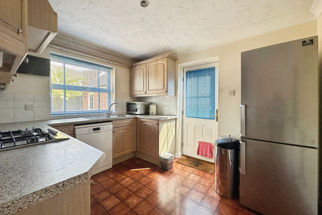 3, Toulouse Close, Surrey photo 2