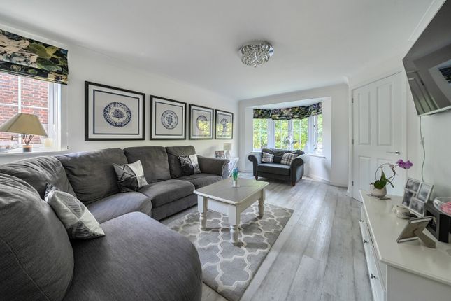 3, Buchanan Way, Bracknell photo 3