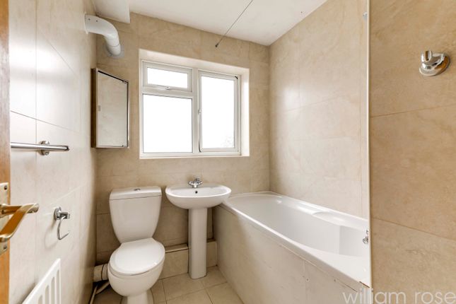 Flat for sale in Horn Lane, Woodford Green