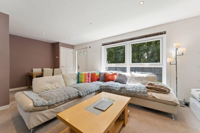 17 Allander Road, Glasgow photo 2