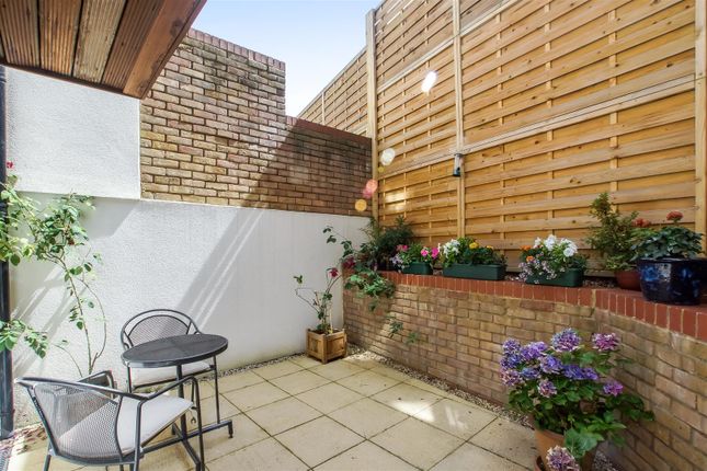 Thumbnail Flat to rent in Malvern Road, Queens Park, London