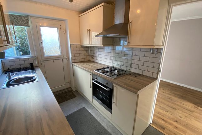 82, Hough Top, LEEDS photo 3