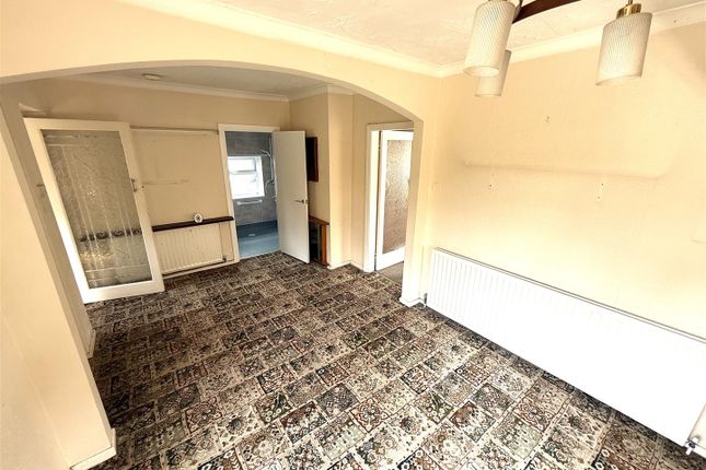 2, Trent View Close, Rugeley photo 5