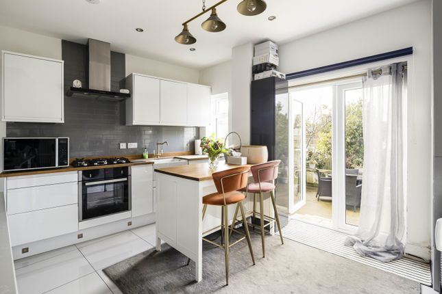 24, Southfields, London photo 4