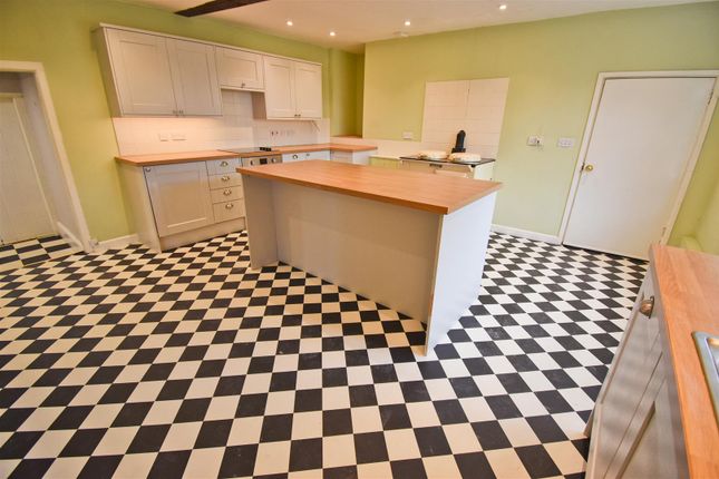 Kitchen 3.Jpg