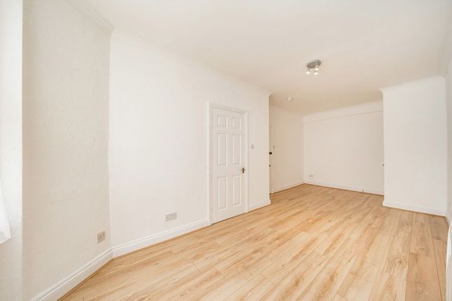 27C, Kings Avenue, London photo 4