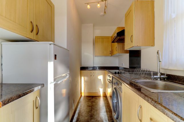 Flat 3, 6, Rectory Avenue, Buckinghamshire photo 2
