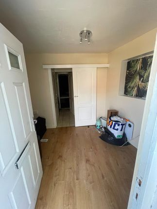 Maynard Close, Erith photo 5