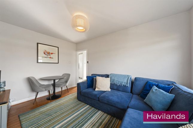 21, Lyndhurst Gardens, Enfield photo 3