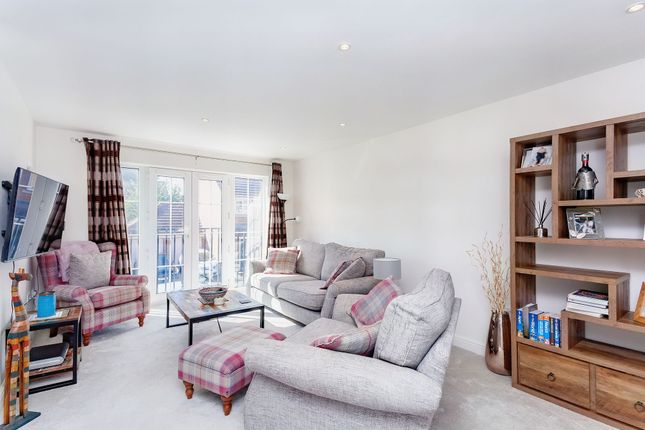12 Coleridge Way, Borehamwood photo 4
