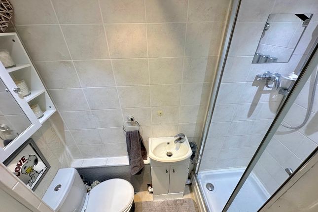 35 Limerick Gardens, Upminster photo 4
