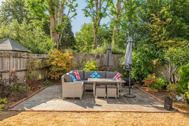 8, Tylston Meadow, Liphook photo 3