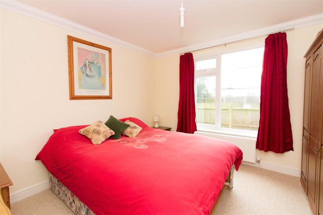 Flat to rent in Woodside Road, Broadwater, Worthing