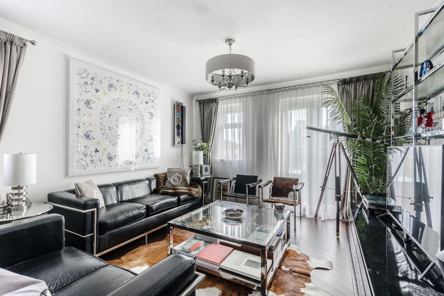 2-bed flat on Glebe Avenue, Ickenham, £600,000