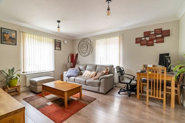 Thumbnail Flat for sale in Clement Court, Bakers Close, St. Albans, Hertfordshire