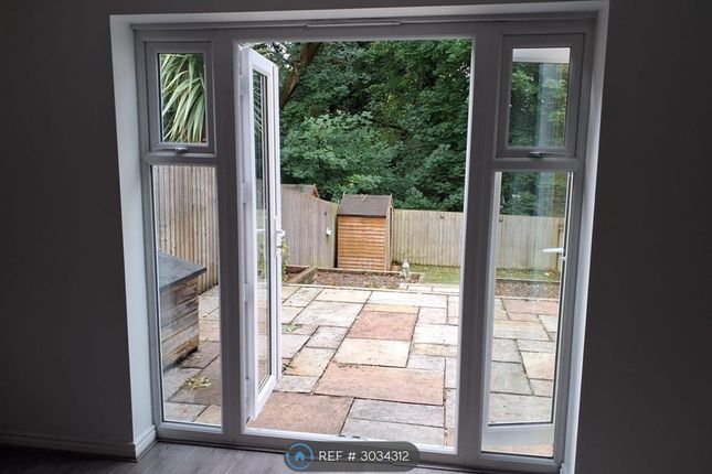 Red Cedar Close, Manchester photo 3