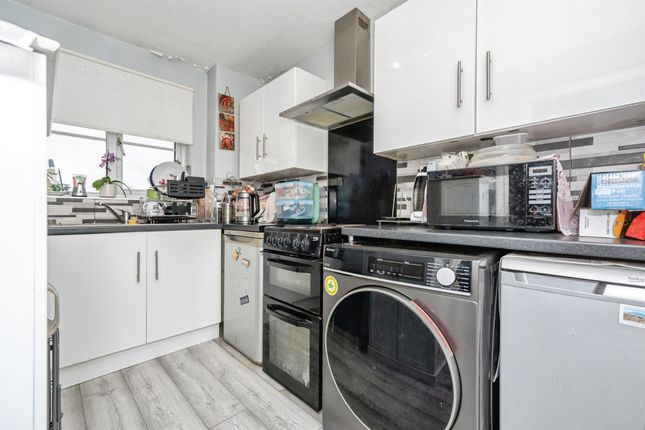 Flat 271, Russet House, Falcon Avenue, Grays photo 2