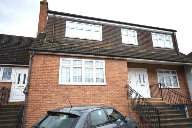 2,22 Oaklands Crescent, Chelmsford, Essex, CM2 9Fg