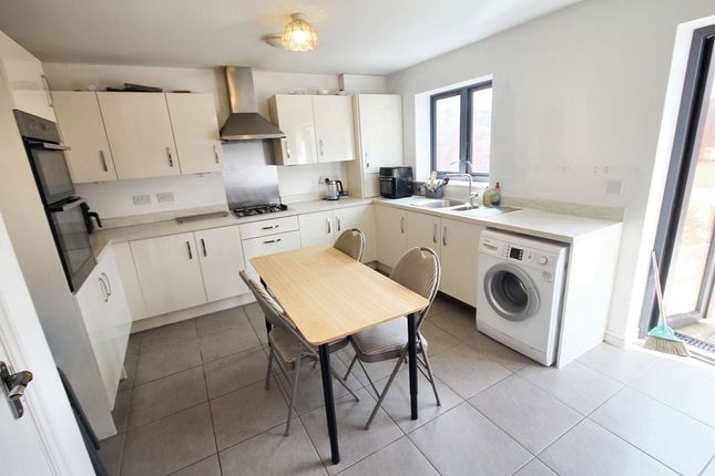 23 Churchill Road, Uxbridge photo 2