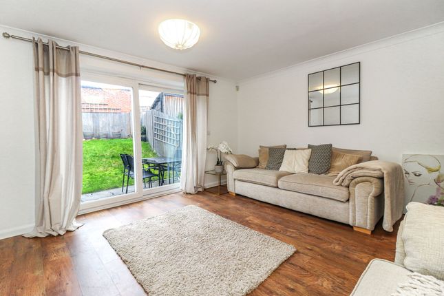 2 Charlotte Court Great Elms Road, Hemel Hempstead photo 3