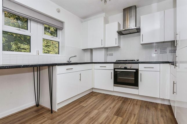 Thumbnail Flat for sale in Adrian Close, Hemel Hempstead