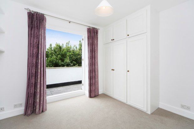 Flat to rent in Ainger Road, London