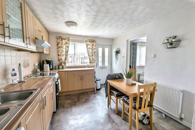 16, Eastfields, Stanley photo 2