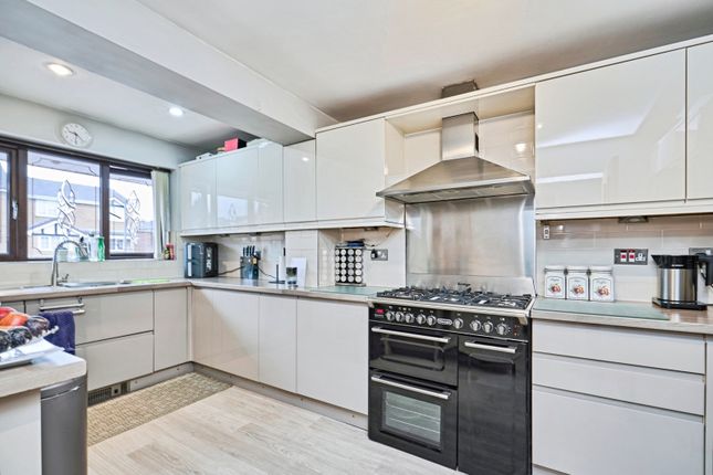 6, Dewberry Drive, West Midlands photo 3