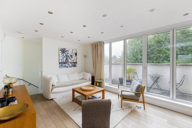 17, Maxwell Road, London photo 2
