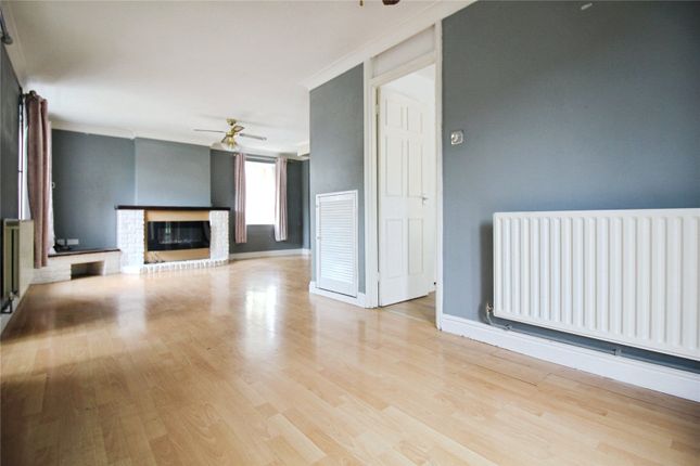 45, Wealden Way, Reading photo 4