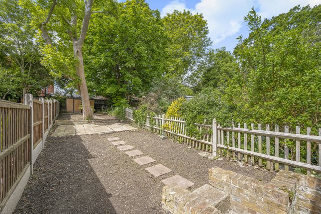 1-bed flat on 16, Flat 2,, Wallbutton Road, London, £375,000