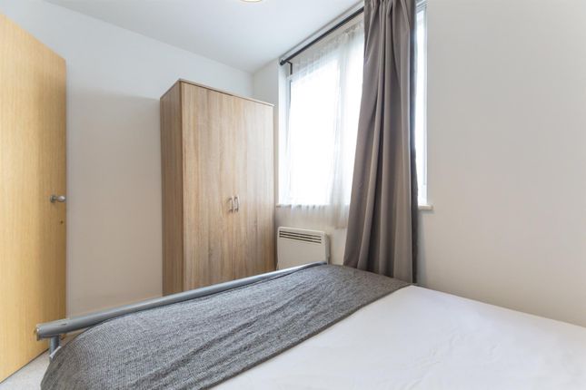 Flat to rent in Bride Court, London