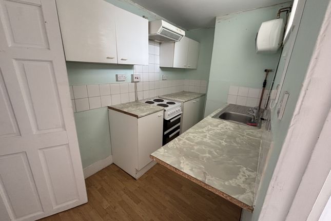 10, Luton Road, Chatham photo 3