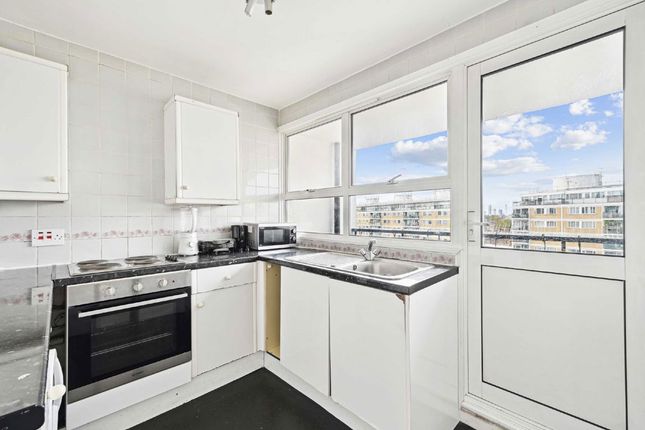 Flat 44, Chippendale House, Churchill Gardens, London photo 3