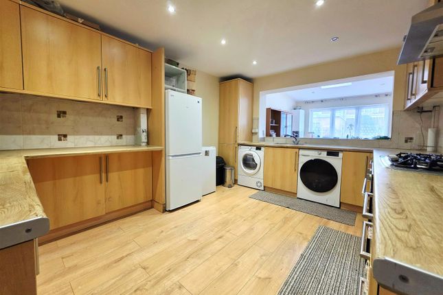 Ramsey Close, Greenford photo 3