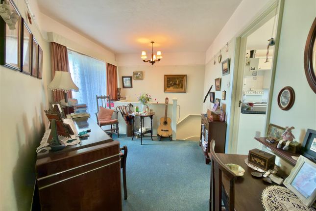 74, Alinora Avenue, Worthing photo 4
