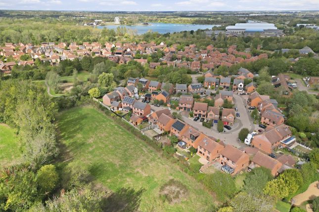 14 Wolston Meadow, Milton Keynes photo 3