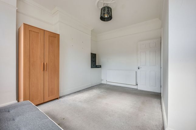 Flat to rent in Hamlet Court Road, Westcliff-On-Sea