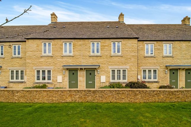 Terraced house to rent in Clappen Close, Cirencester, Gloucestershire