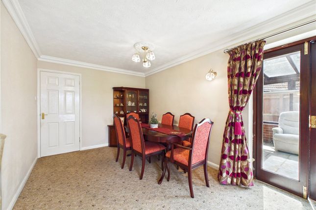 16, Rookery Close, Chelmsford photo 3