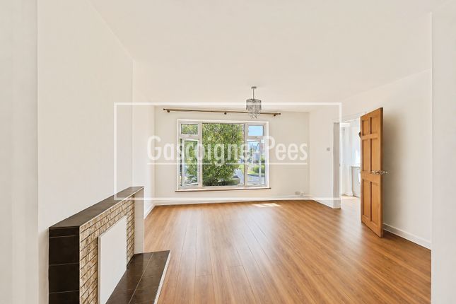 16, Camberley photo 4